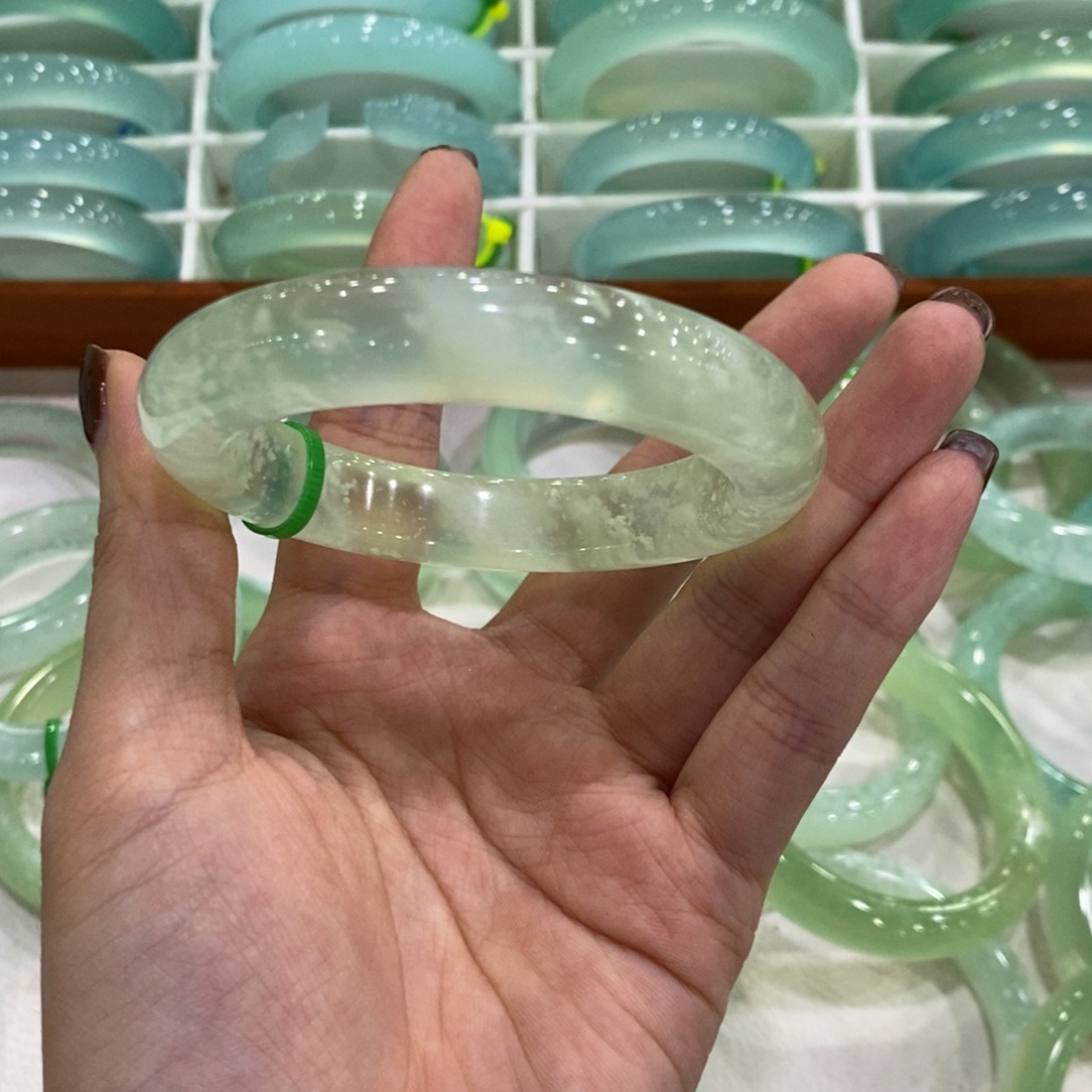蛇纹石玉未镶嵌手镯