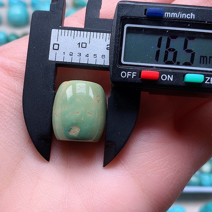 绿松石颈饰未镶嵌