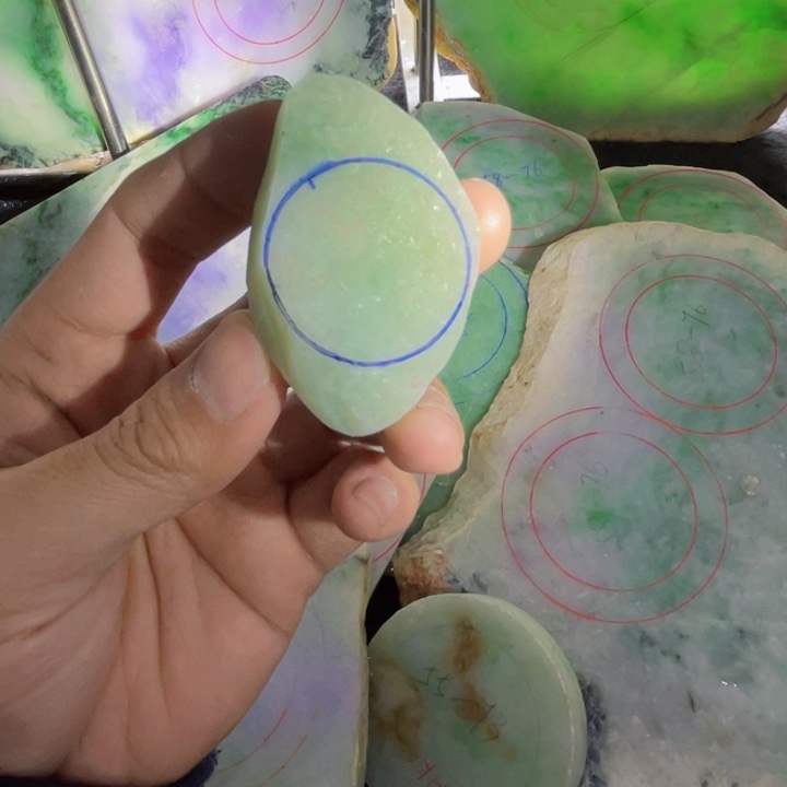 翡翠未镶嵌挂件片料