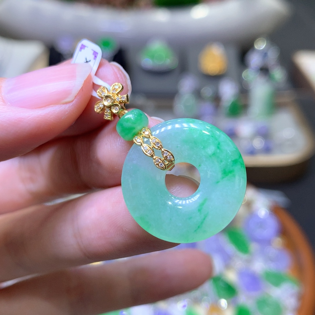 【闪购商品】翡翠颈饰18K金镶嵌翡翠吊坠项链