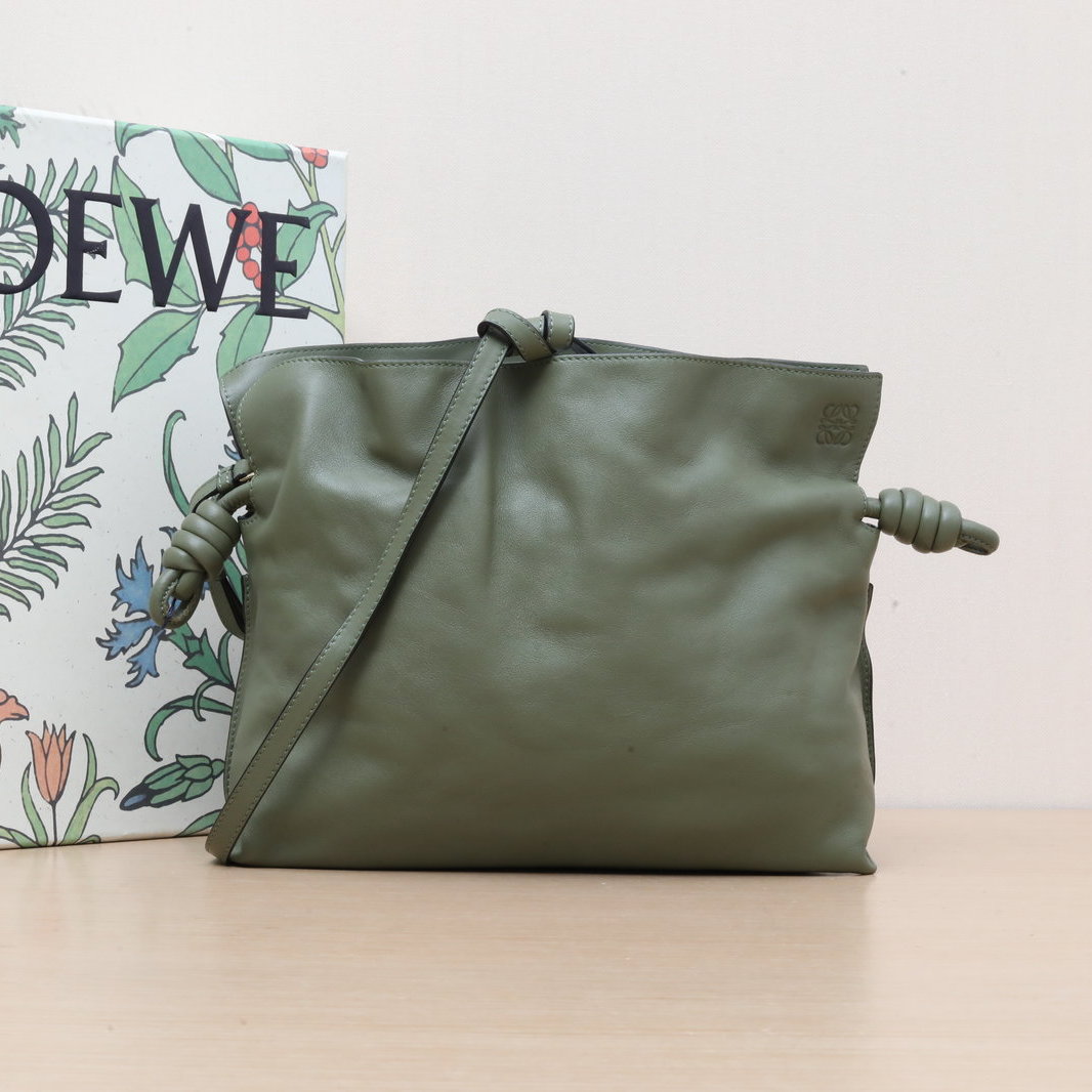 95新 LOEWE/罗意威 【娇活动扭结抽绳 福袋包斜挎包皮革C 502075