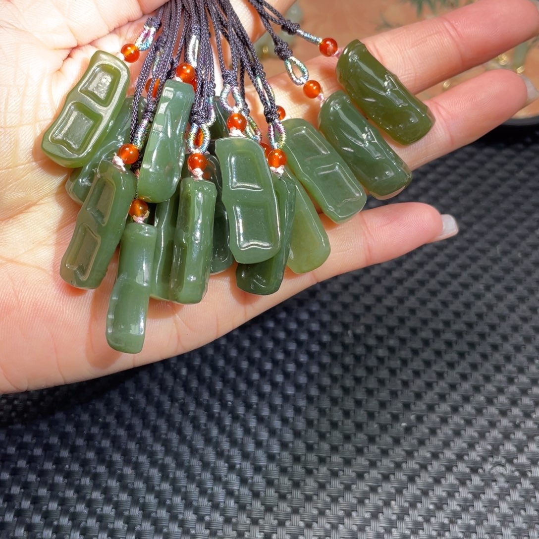 和田玉未镶嵌颈饰竹节吊坠