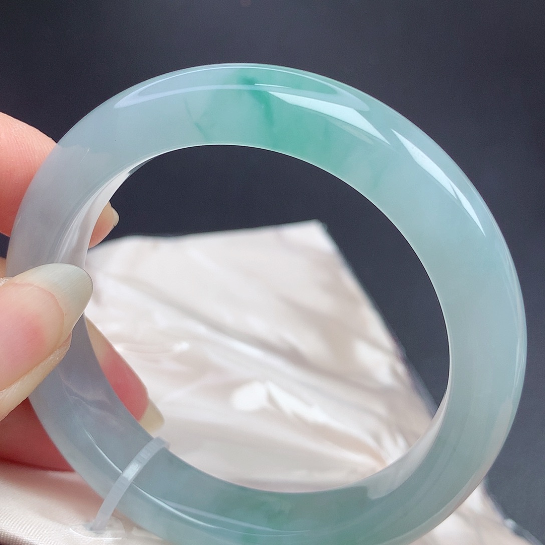 翡翠手镯未镶嵌55圈口