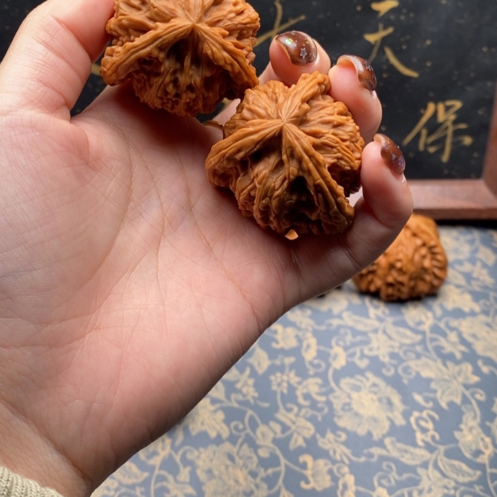 永***：吊坠文玩核桃白狮