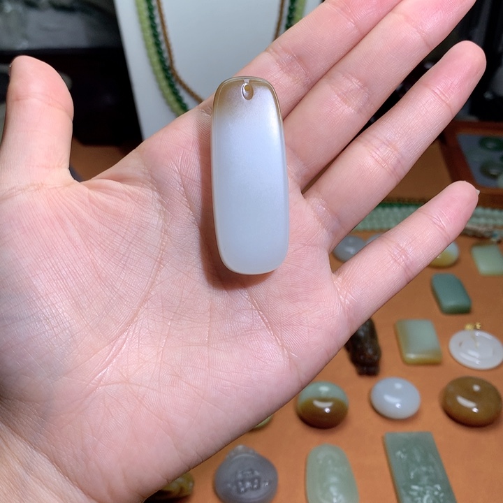 和田玉（墨玉）未镶嵌挂件