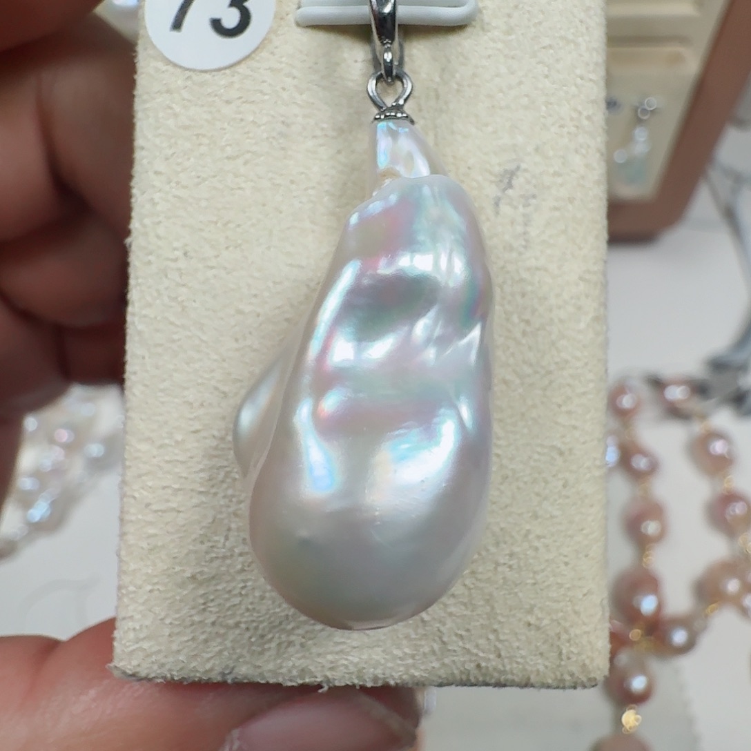 钛钢淡水珍珠颈饰