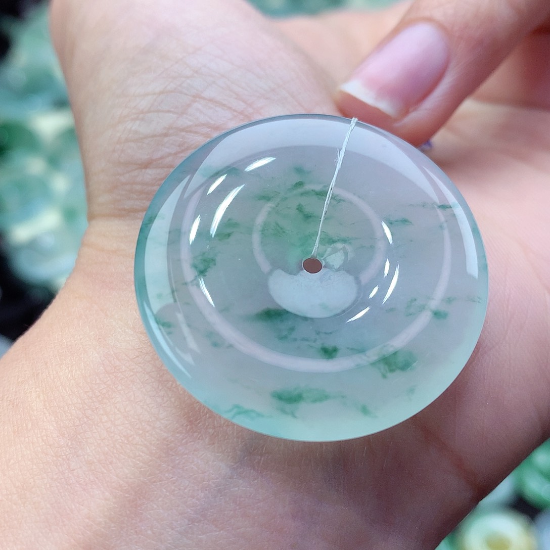 翡翠颈饰未镶嵌编号103。尺寸33.1-5.3