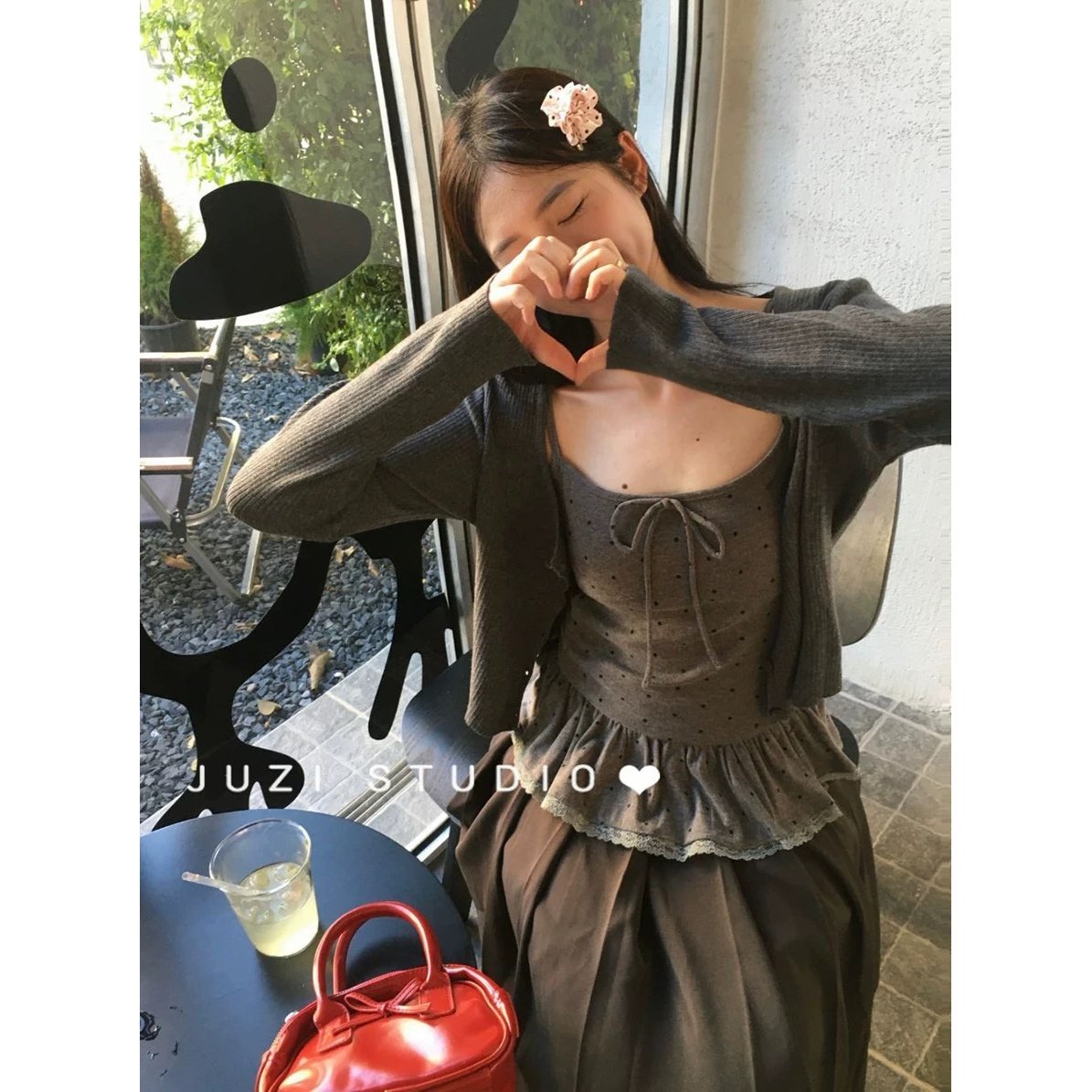 “灰韵叠穿” 灰色长袖开衫波点吊带两件套#编