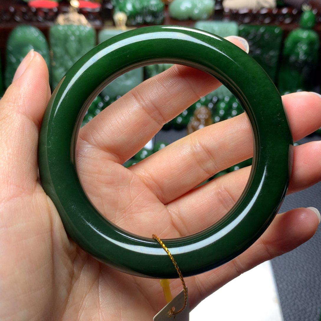 和田玉手镯未镶嵌信*