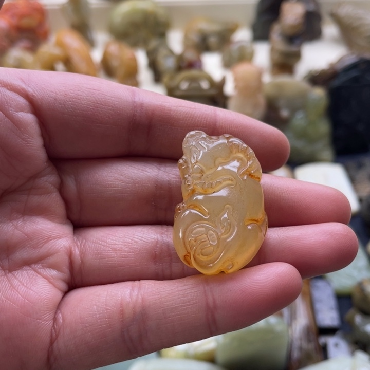 蛇纹石玉颈饰未镶嵌