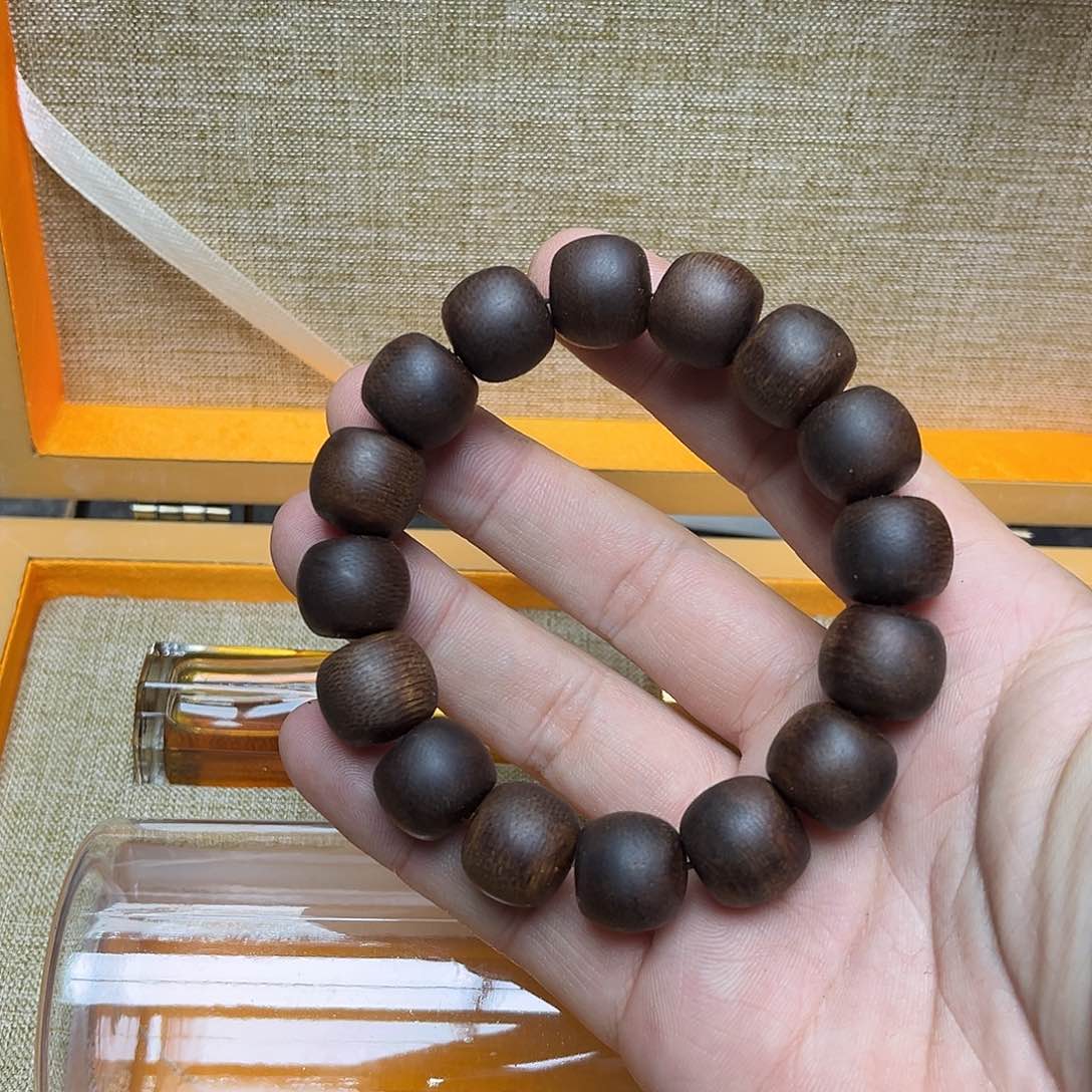 大叶紫檀（黑酸枝木类）