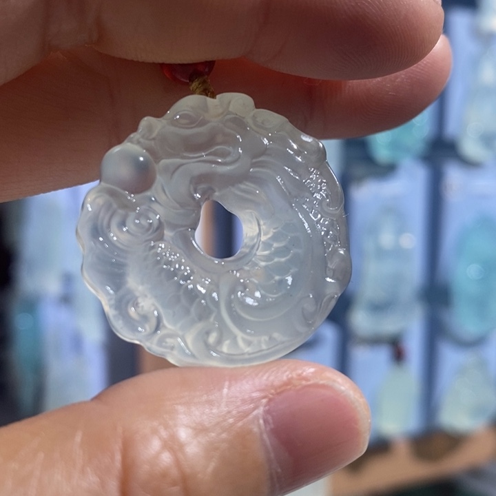 岫玉未镶嵌颈饰吊坠