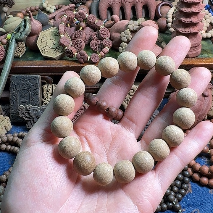 鹅梨帐中香1.2珠微瑕单圈