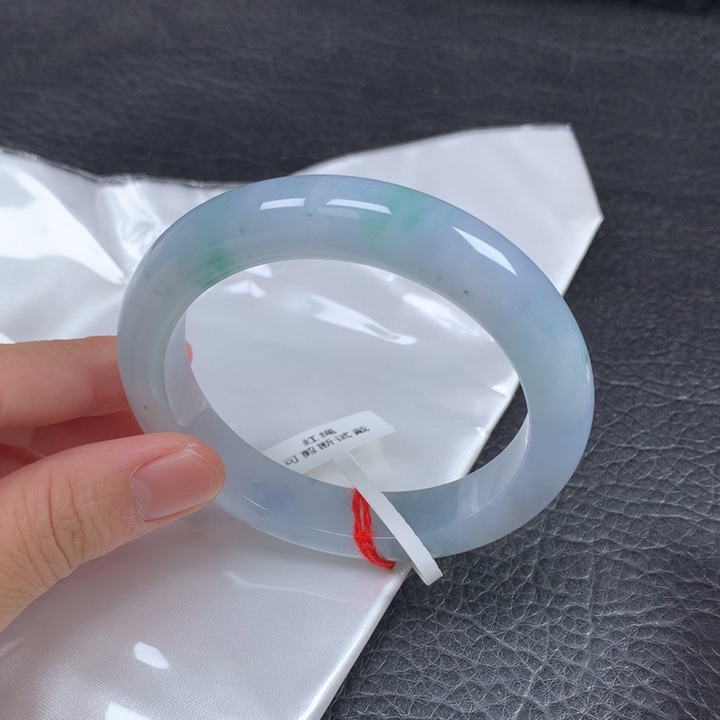 翡翠未镶嵌手镯   