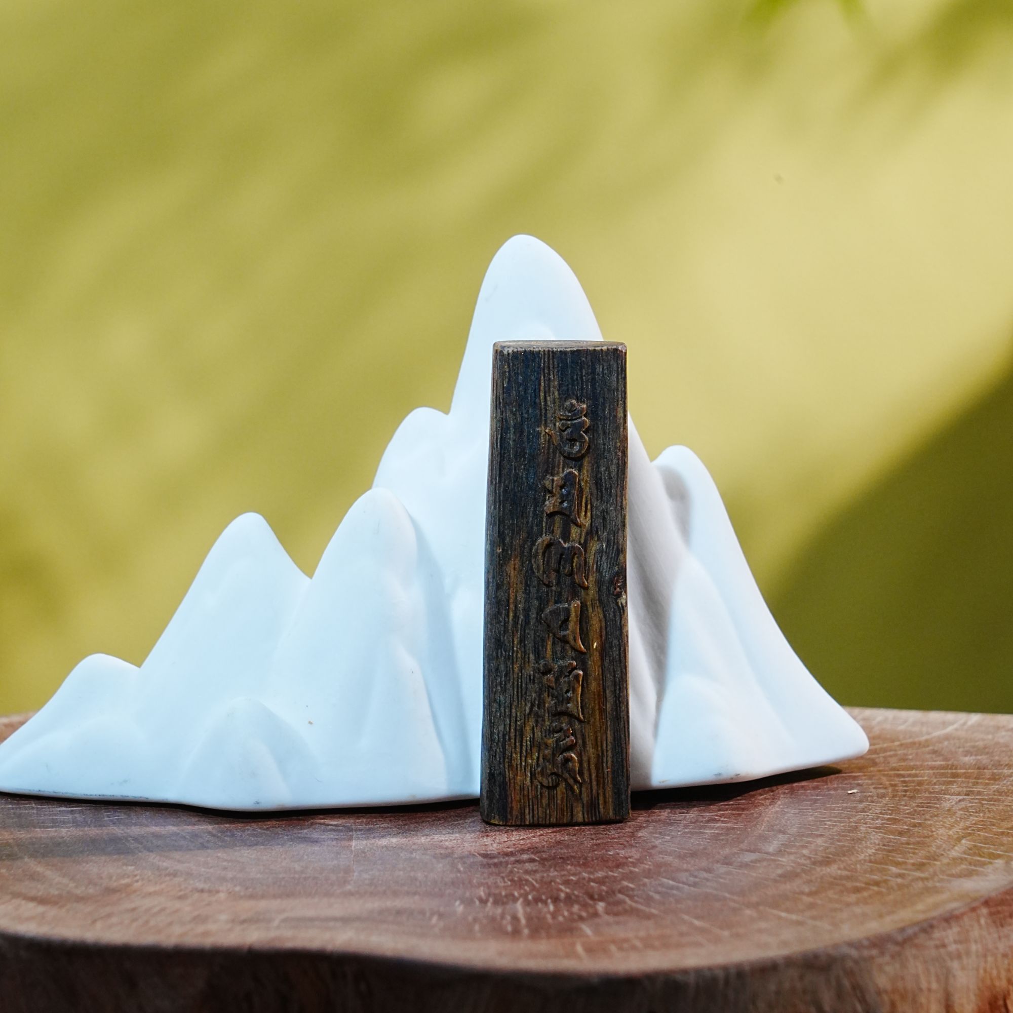 海南尖峰岭黑奇楠玉化糖结老料沉香六字箴言方牌 251115005 A