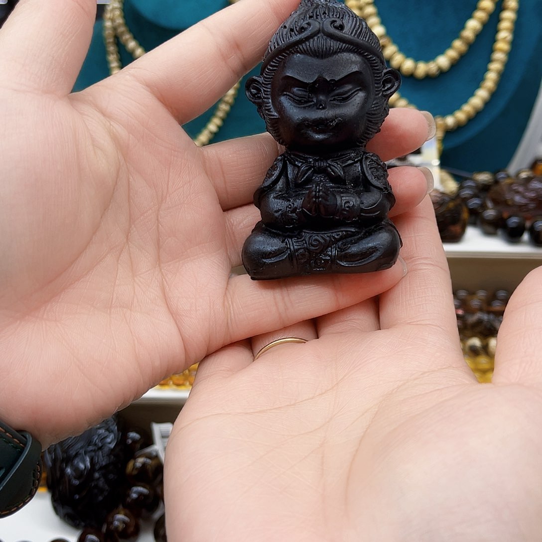 琥珀颈饰未镶嵌抚顺煤精摆件悟空