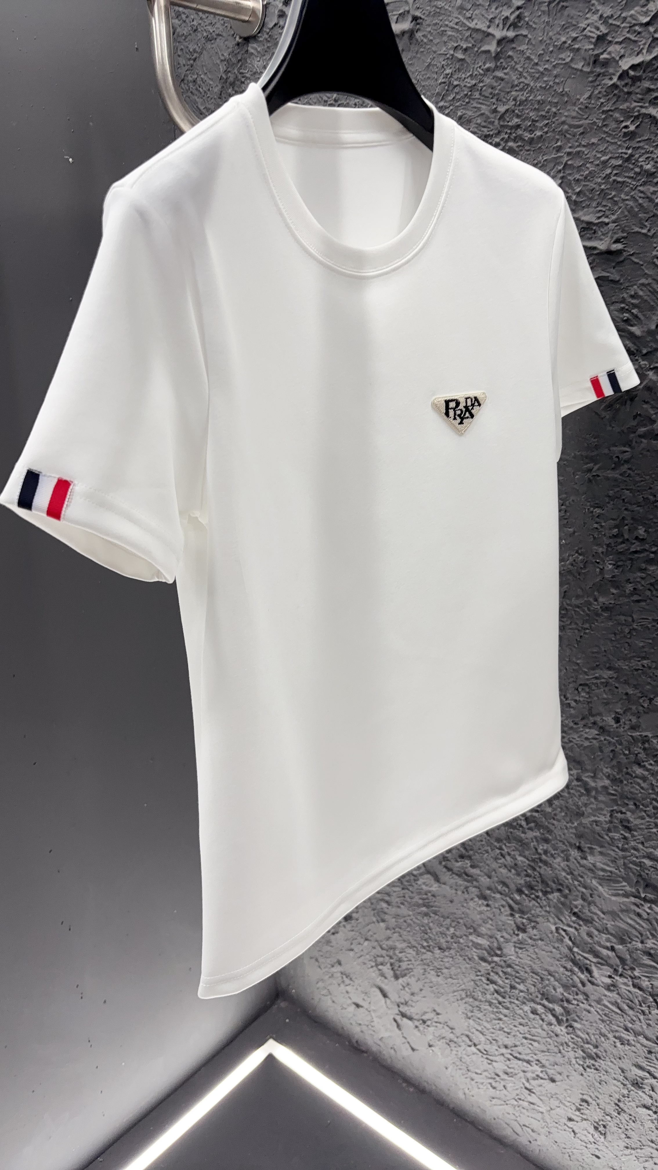 曦曦冬季新款设计师简约时尚潮流网红男士休闲百搭经典圆领半袖02