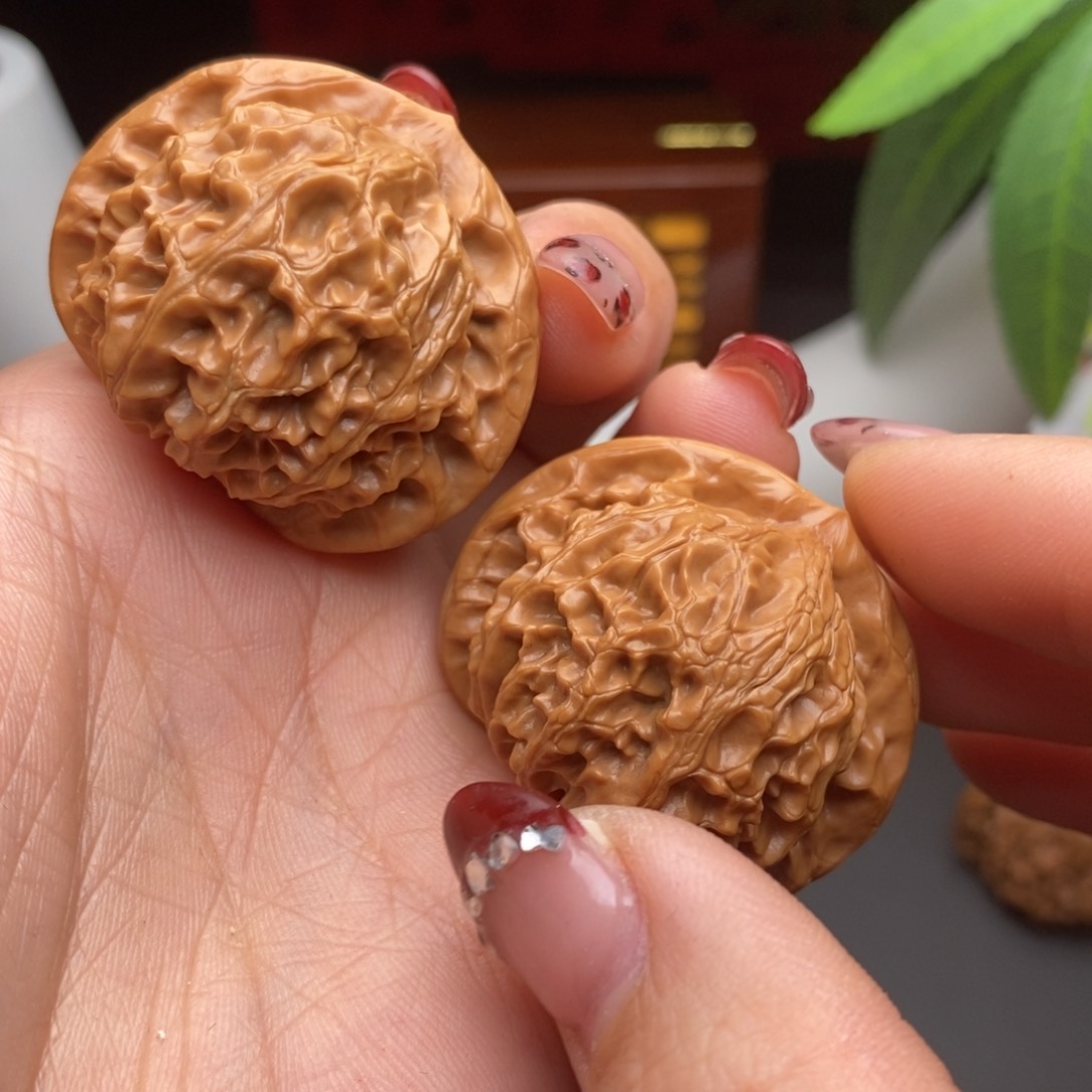 文玩核桃把件宫灯