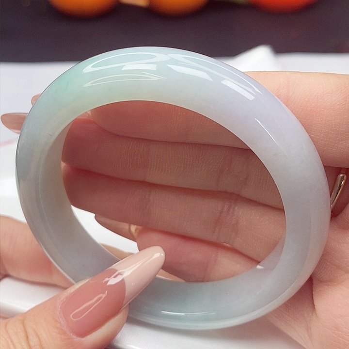 翡翠手镯未镶嵌55圈