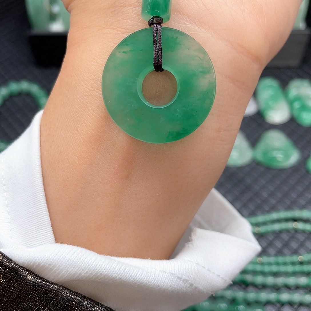 石英质玉颈饰未镶嵌