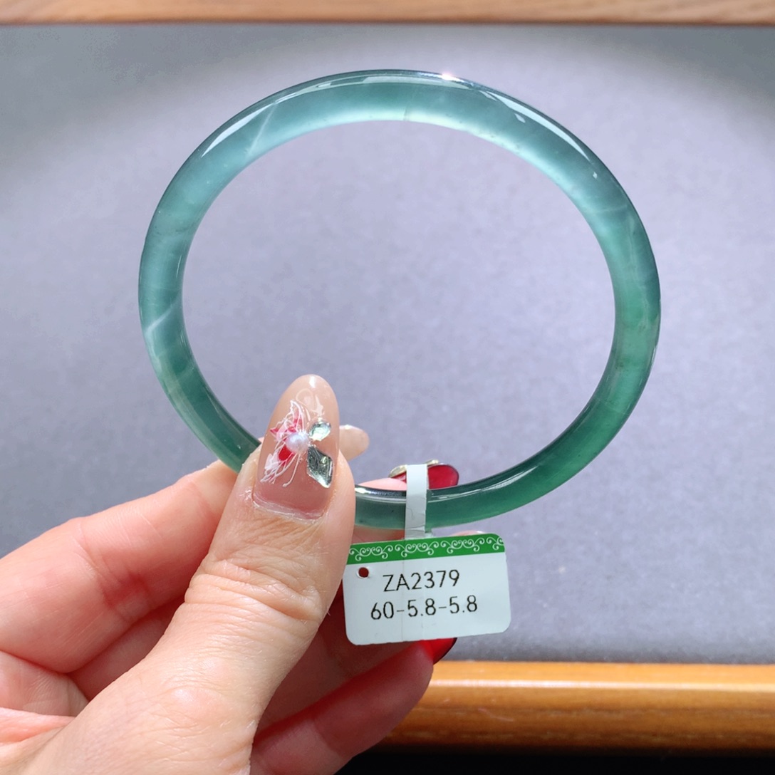 翡翠手镯未镶嵌天然翡翠手镯叮当镯