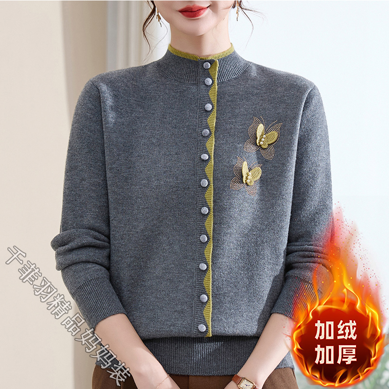 妈妈冬装毛衣加绒加厚保暖内搭上衣中老年女半高领一体绒打底衫