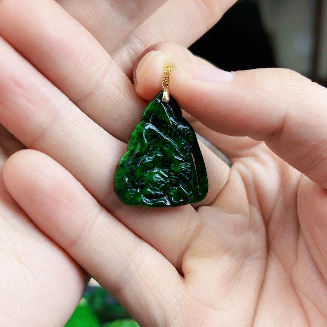 翡翠颈饰18K金镶嵌吊坠