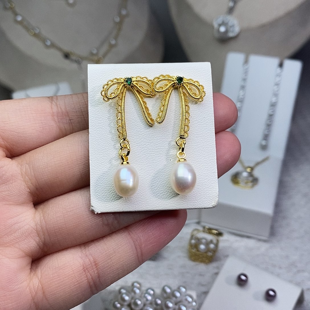 淡水珍珠银S925镶嵌耳饰