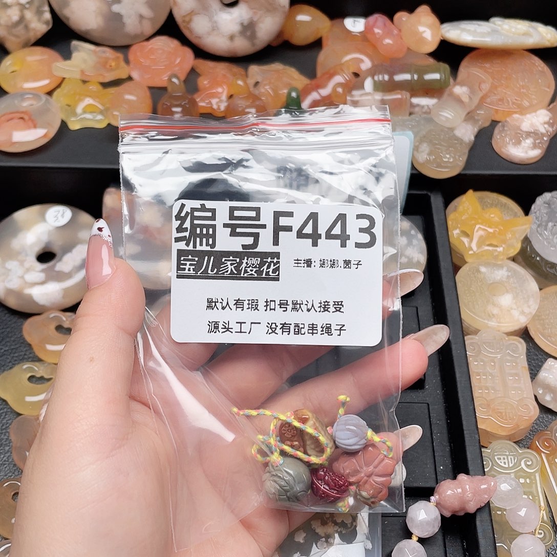 玛瑙/玉髓颈饰银S925镀金镶嵌M****?