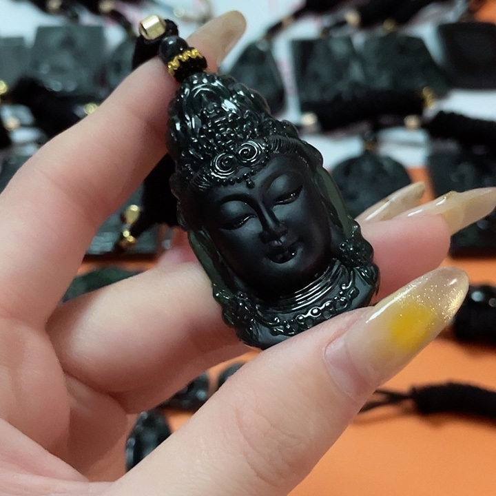 翡翠颈饰未镶嵌达**?