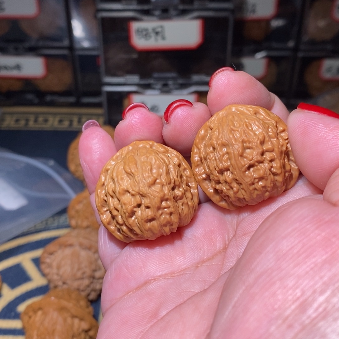 T***风文玩核桃把件三角白