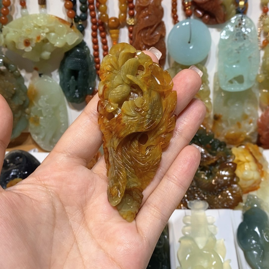 蛇纹石玉颈饰未镶嵌