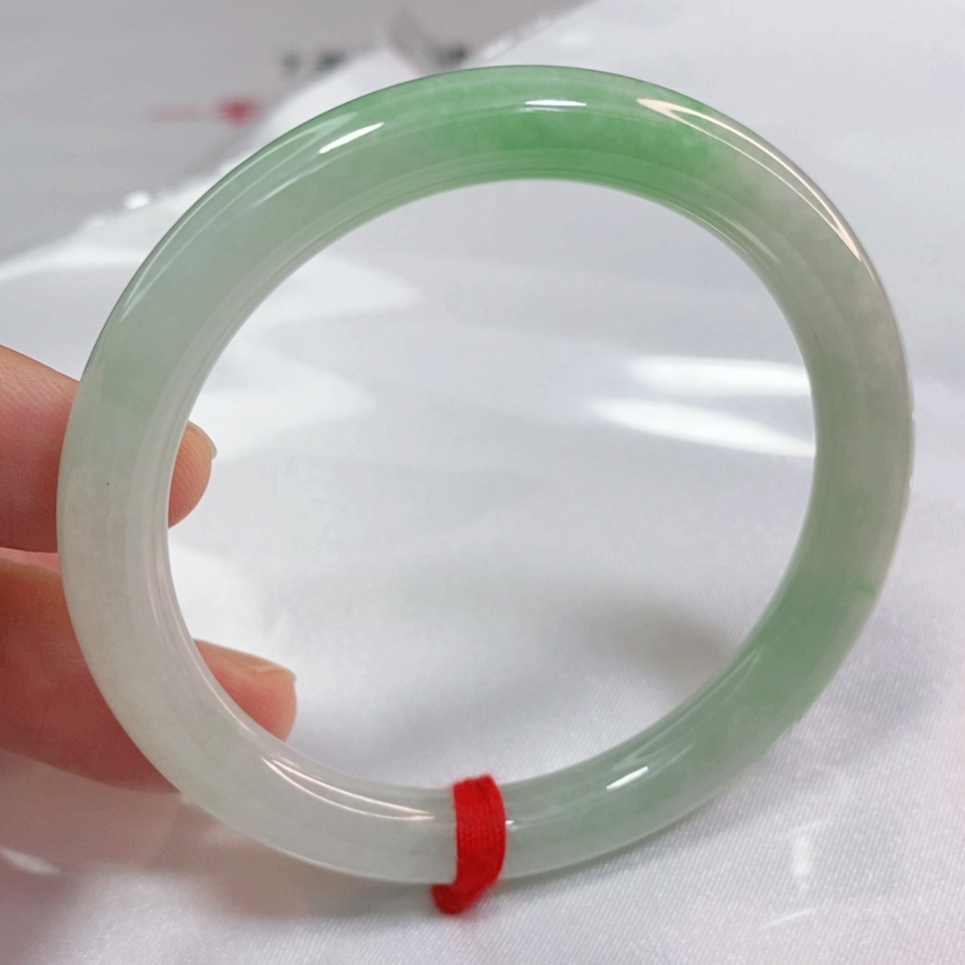 翡翠手镯未镶嵌52圈口圆条