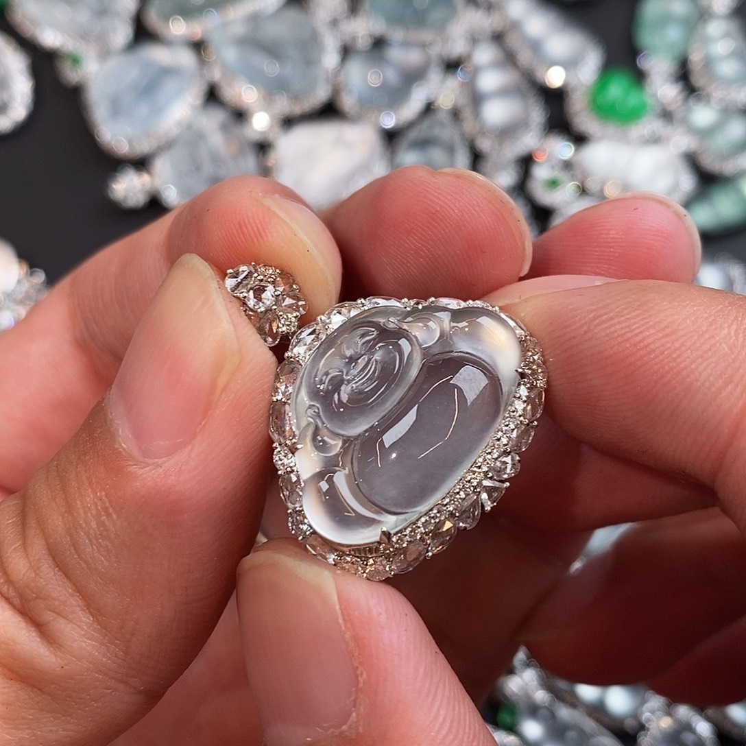 翡翠18K金镶嵌颈饰