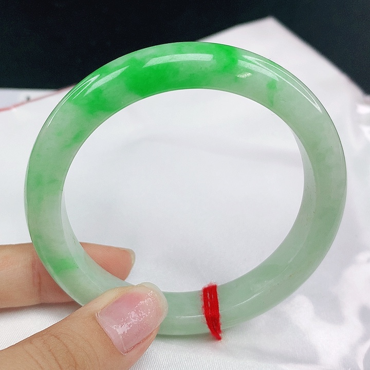 翡翠手镯未镶嵌圈55.6，5403