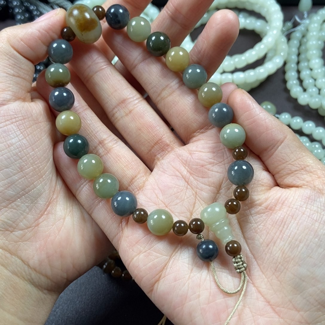 和田玉未镶嵌把件