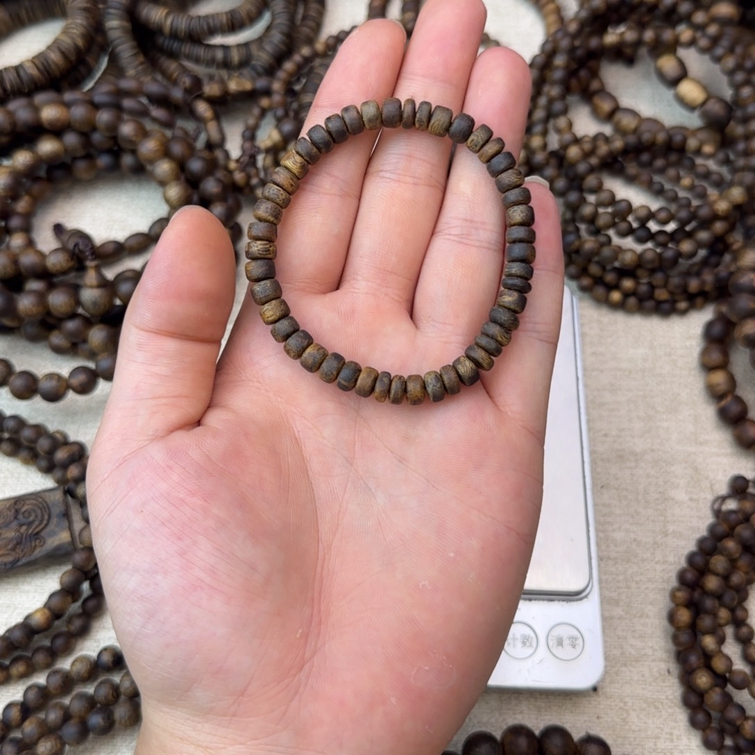 潘***潘沉香沉香碎屑+6mm单圈