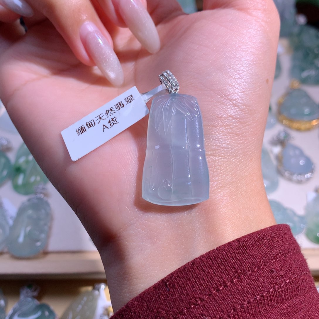 翡翠吊坠(不含链)18K金镶嵌