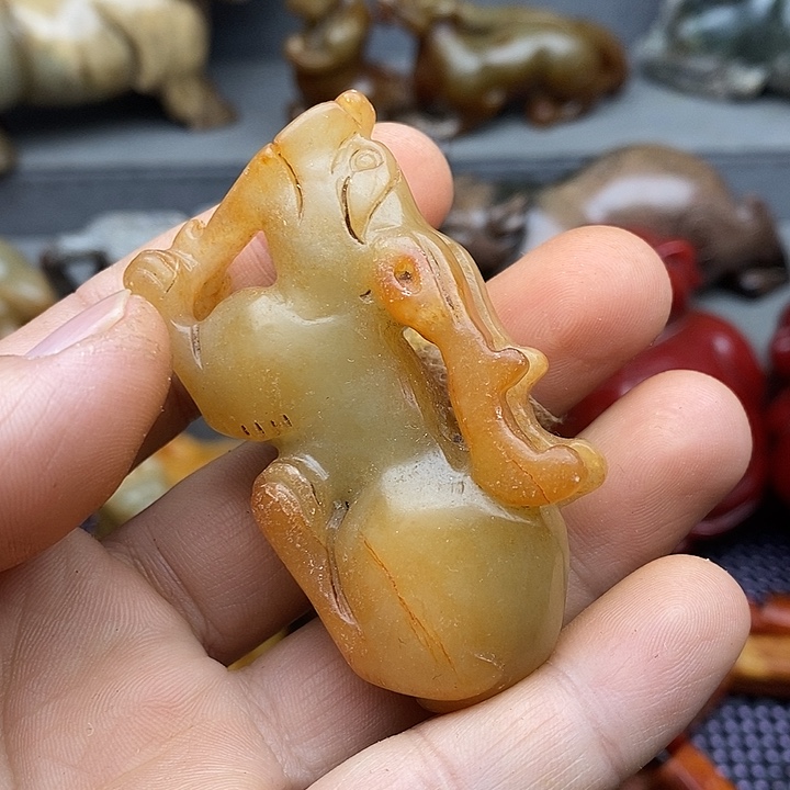 未镶嵌蛇纹石玉颈饰