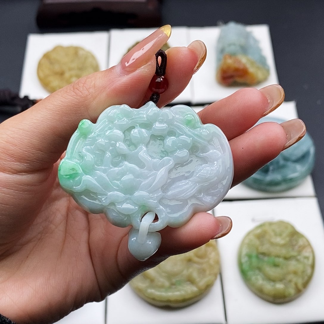 翡翠颈饰未镶嵌翡翠