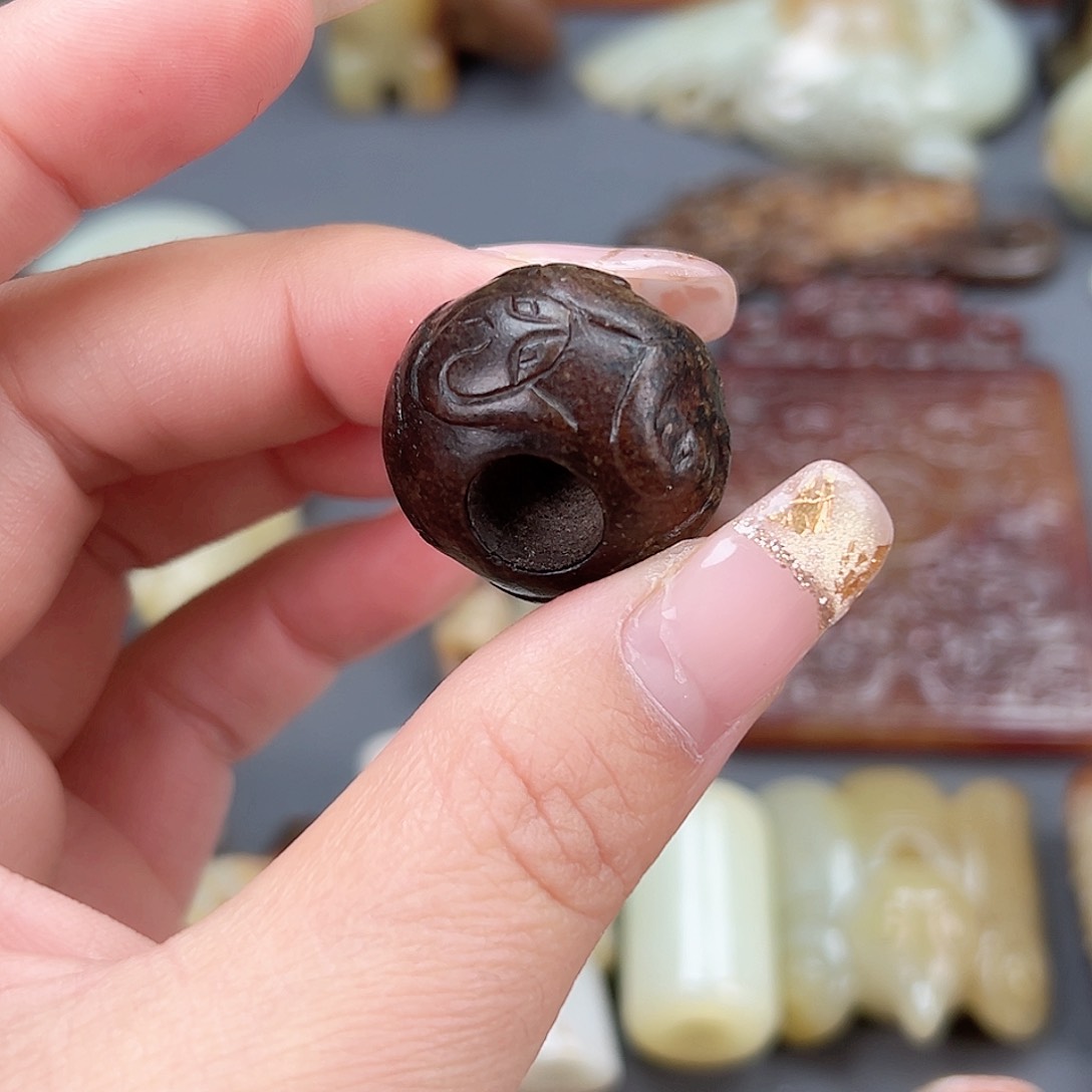 和田玉（糖玉）颈饰未镶嵌