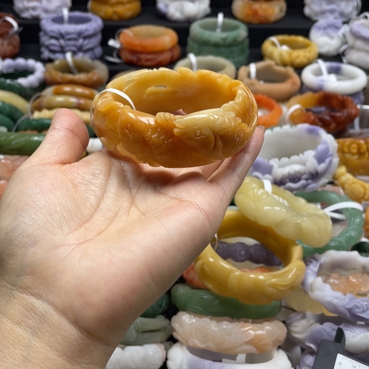 远***你石英质玉未镶嵌手镯