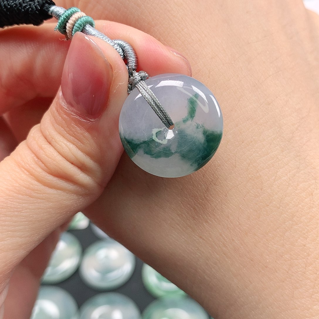 翡翠颈饰未镶嵌小*源平安