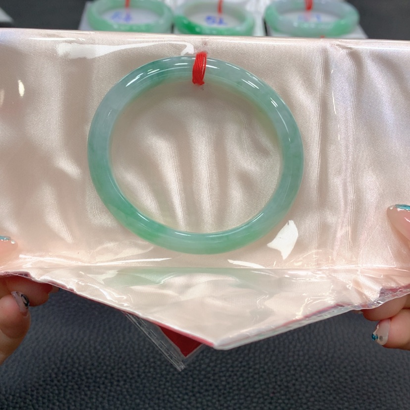 【闪购商品】翡翠手镯未镶嵌翡翠