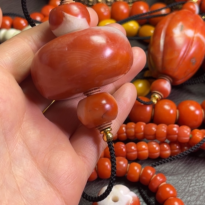 颈饰琉璃小**胎琉璃………..