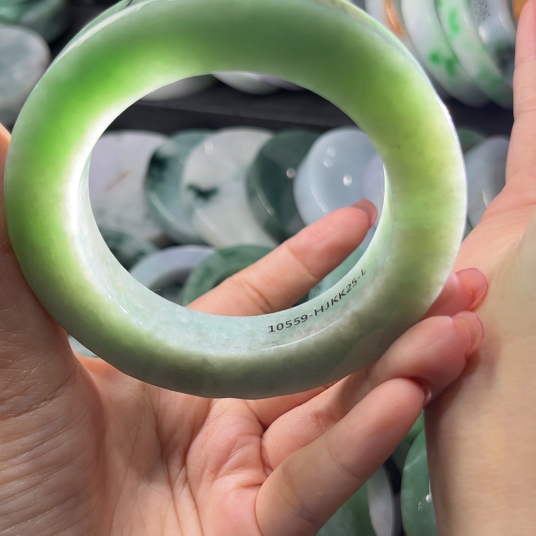 定制翡翠未镶嵌翡翠手镯翡翠手镯