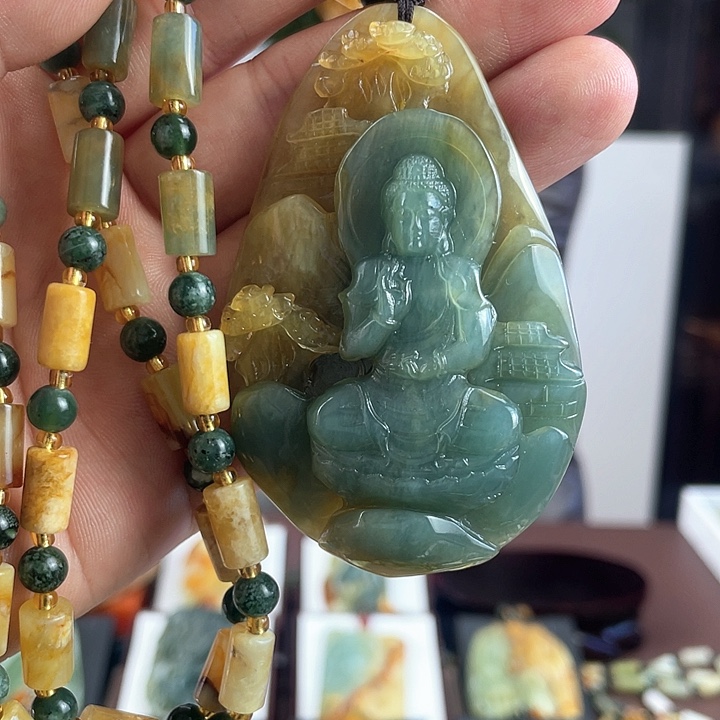 蛇纹石玉颈饰未镶嵌