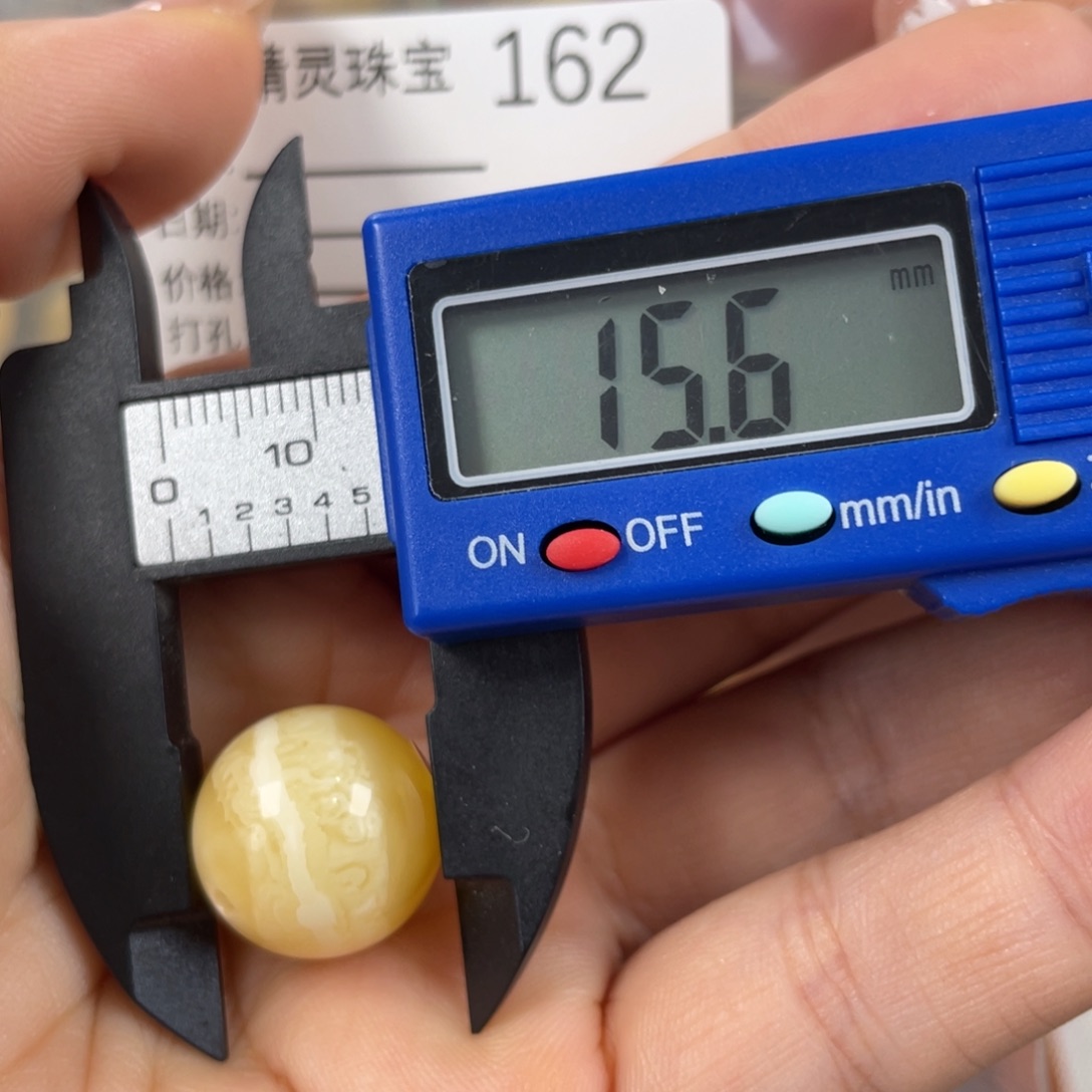 未镶嵌琥珀珠宝奇石