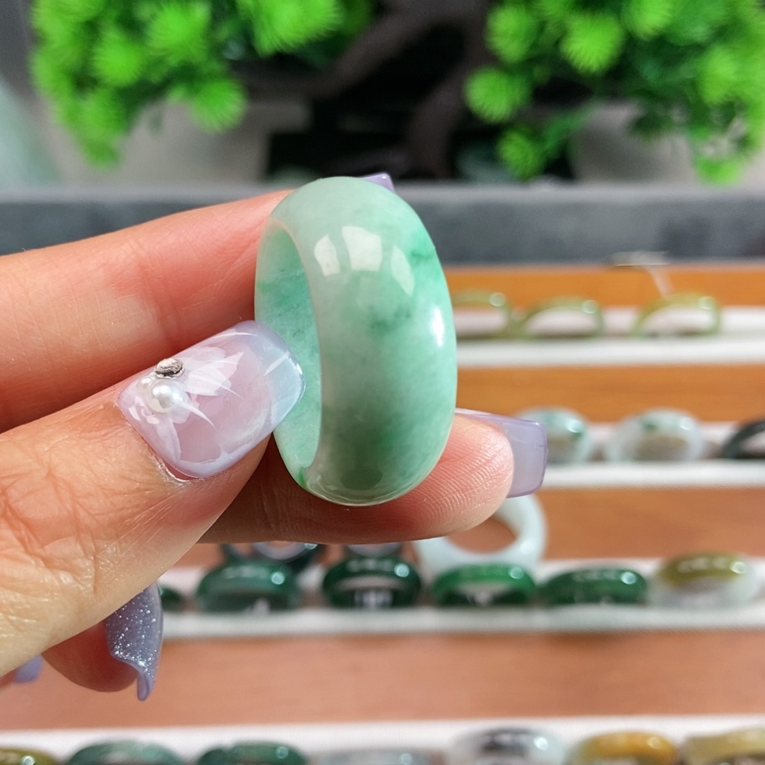 翡翠戒指未镶嵌24号圈口