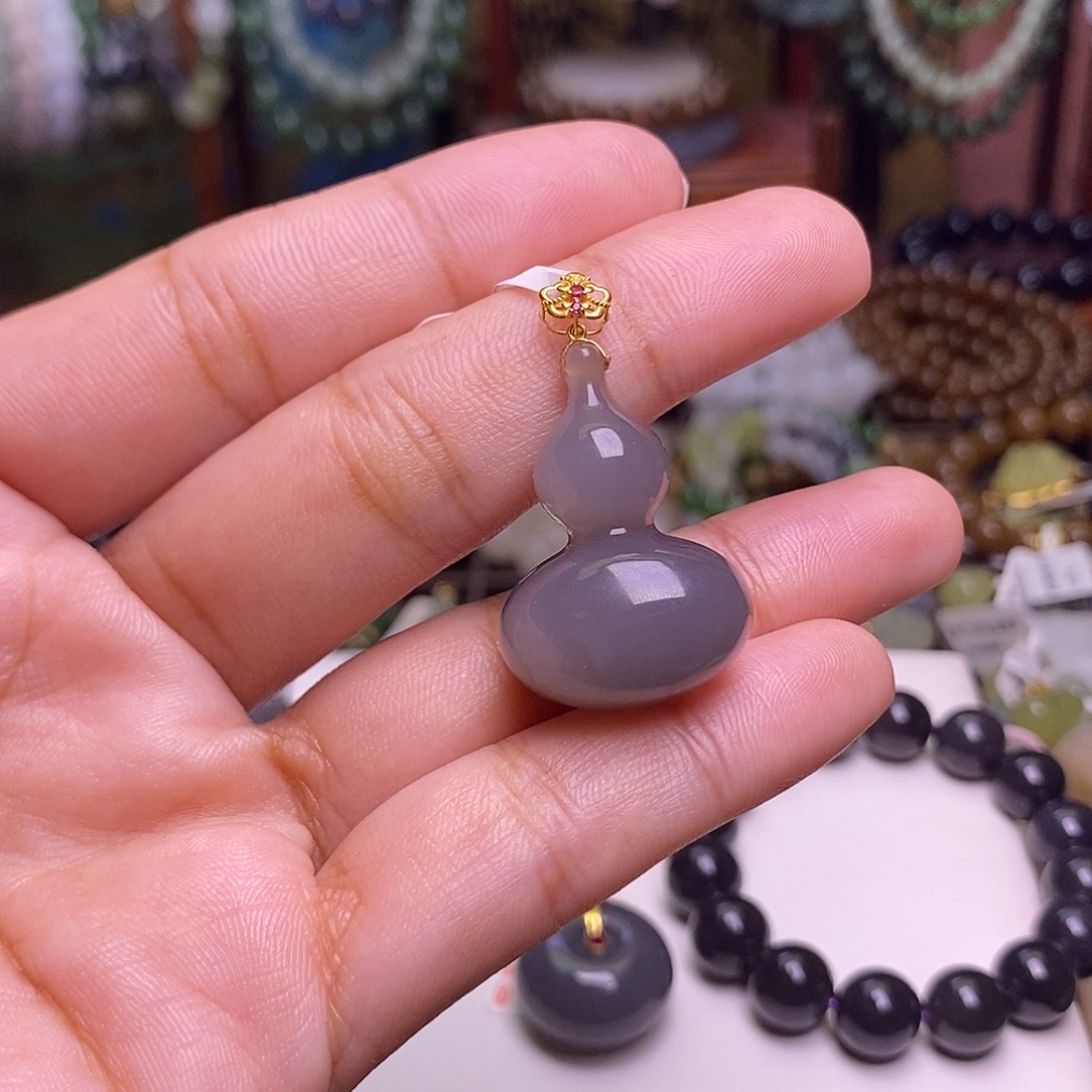 和田玉未镶嵌颈饰浓烟紫老料金镶葫芦
